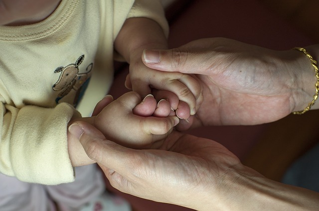 mother-and-son-887058_640