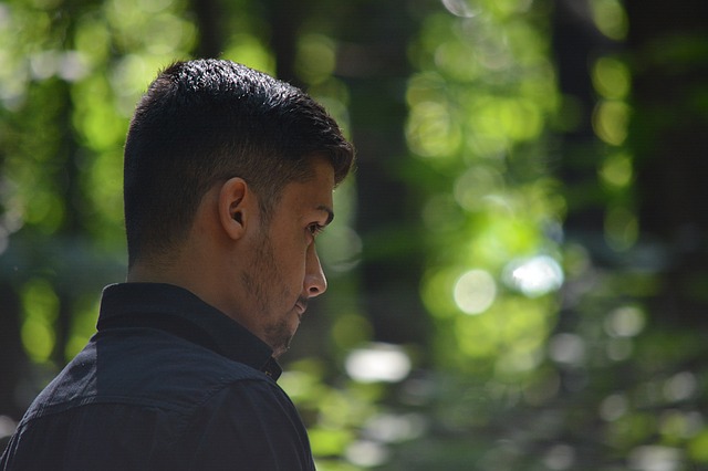 refugee-1189077_640