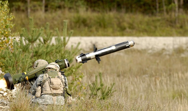 anti-tank-guided-missile-63033_640