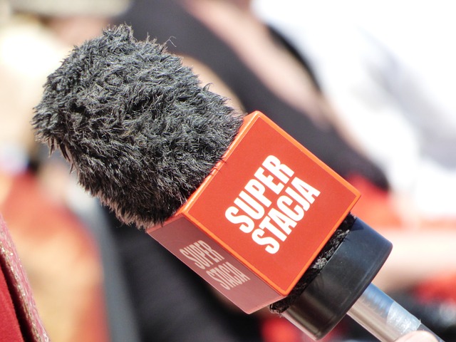 microphone-367041_640